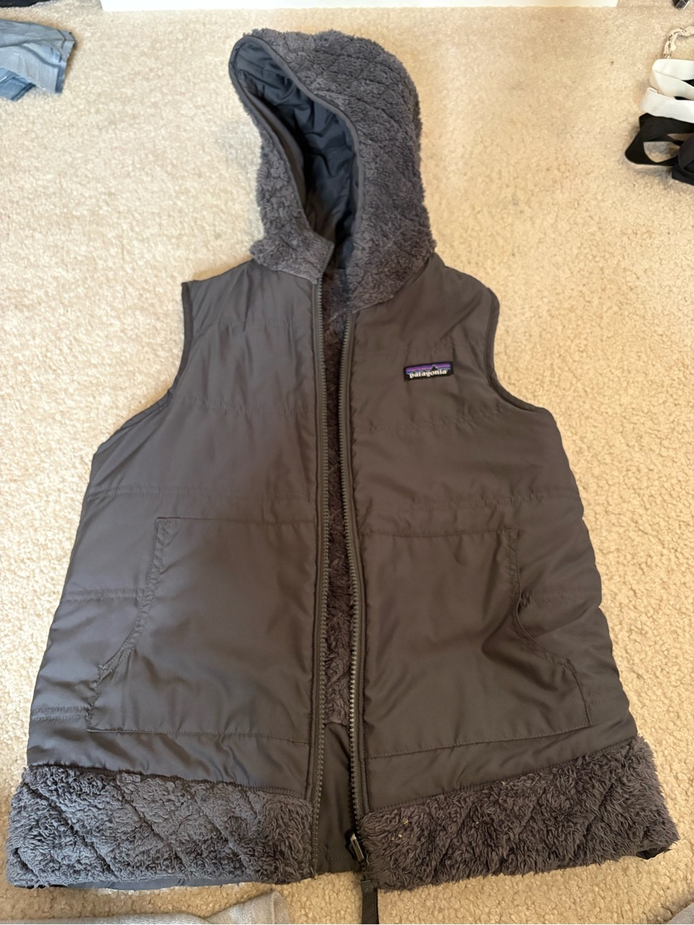 Patagonia Charcoal Gray Fleece-Lined Hooded Vest